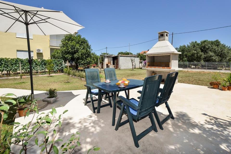 Sreca Apartment Near Beach With Bbq Bibinje Ngoại thất bức ảnh