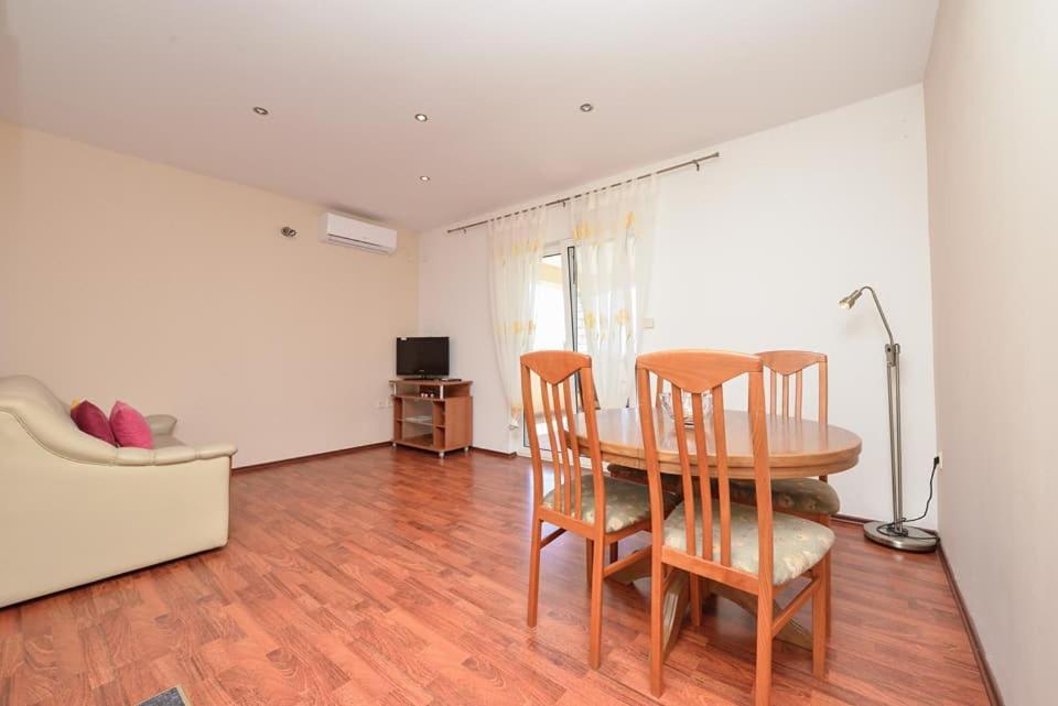 Sreca Apartment Near Beach With Bbq Bibinje Ngoại thất bức ảnh