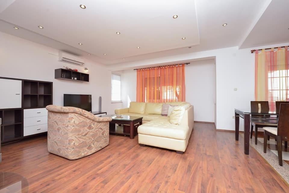 Sreca Apartment Near Beach With Bbq Bibinje Ngoại thất bức ảnh
