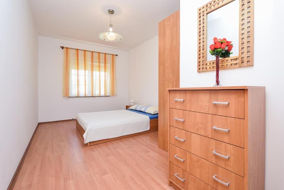 Sreca Apartment Near Beach With Bbq Bibinje Ngoại thất bức ảnh