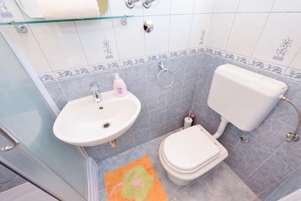 Sreca Apartment Near Beach With Bbq Bibinje Ngoại thất bức ảnh