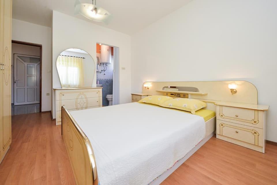 Sreca Apartment Near Beach With Bbq Bibinje Ngoại thất bức ảnh
