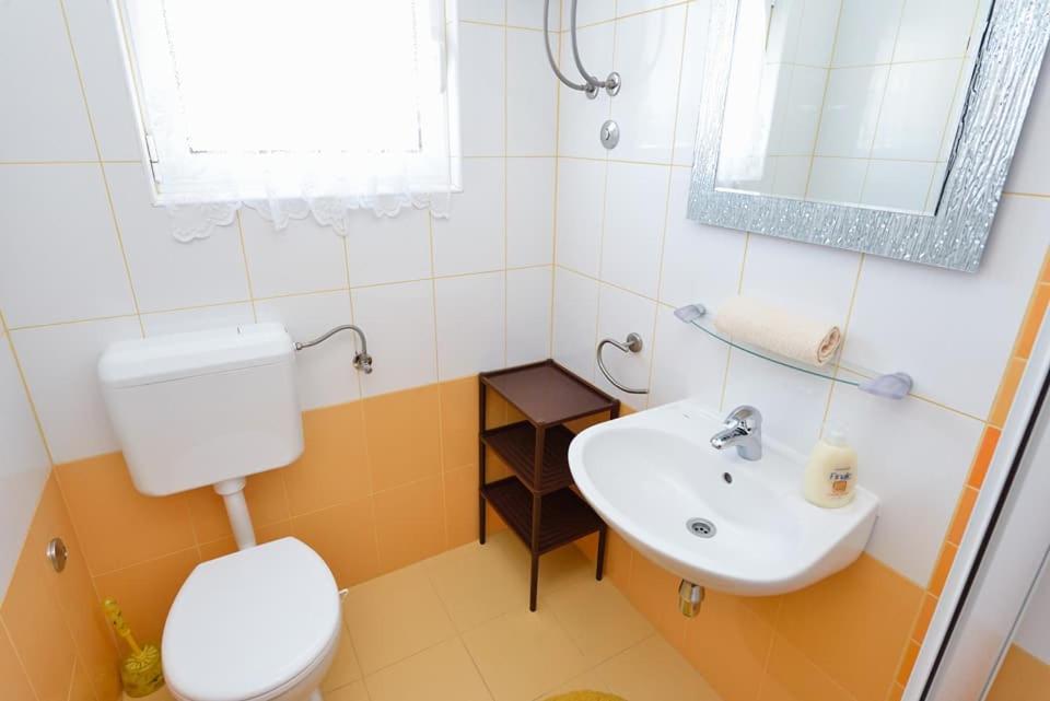 Sreca Apartment Near Beach With Bbq Bibinje Ngoại thất bức ảnh